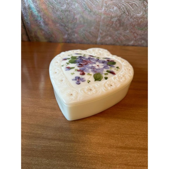 Vintage milkglass divided lidded heart shaped trinket dish hand-painted flowers - Picture 8 of 10